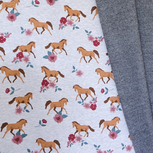 Hobuste ja lilledega puuvillasegu dressiriie, pahupoolelt pehme fliisikihiga (Happy fleece melange print), 145cm, KC8237