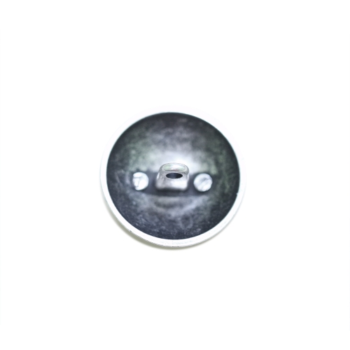 Ümar, kumera pinnaga, õrnalt lopergune, reljeefse kulunud mustriga, kannaga metallnööp, 18mm/28L