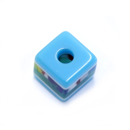 Kuubikukujulised segatud värvidega plastikhelmed 10 x 10mm; 8tk pakis