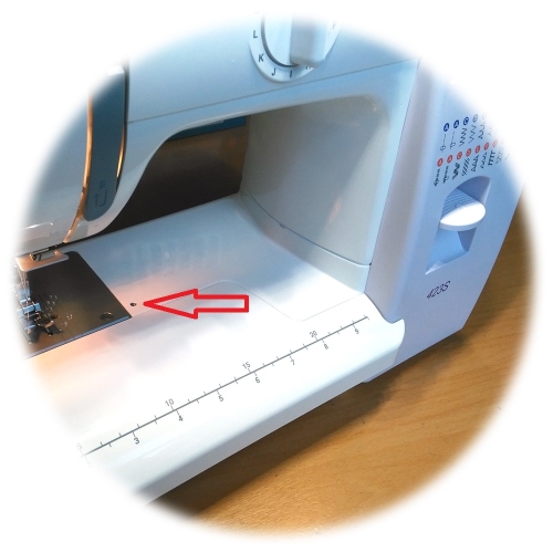 Установочные винты с металлической головкой ø3,5 мм, 13мм, B8 Monteerimiskruvide asukoht / Mounting screw location Janome