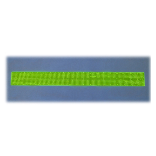 Ohut taipuisa läpinäkyvä Neon-muoviviivain tuumissa 2` x 20` tuumaa (suunilleen 5 cm × 50 cm) LeSummit 34202 Neon Viivain huonoissa valoissa.