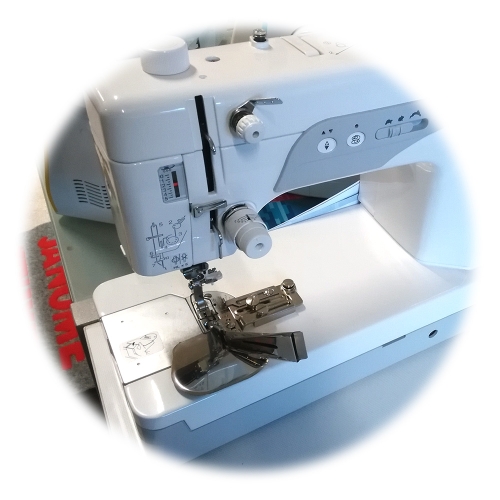 Universaali kantinkääntäjä, sopii laajalti ompelukoneisiin, 4-taittaava, #88 Binder on the Janome 1600