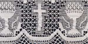 Puuvillane servapits kirikusümboolikaga, 2032-01 laiusega 14,5cm, värv valge