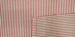 Mööbli- ja sisustuskangas väikeste ruutudega, hallil taustal punane ja valge