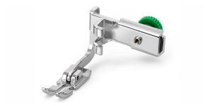 Tõmbluku ja paspuaalkandi tald kruvikinnitusega Janome 7 mm horisontaalse süstikuga masinatele, Zipper Foot for Horizontal rotary hook Janome models 200342003 B2