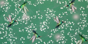 Heledamal rohelisel taustal, kirjud linnud, trikookangas 150cm