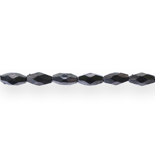Riisikujulised, tahulised metallilaadsed plastikhelmed 8 x 4mm