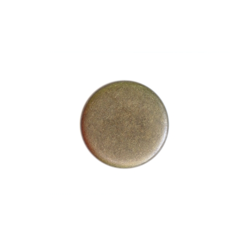 Ümar, kergelt kumerate servadega, lameda pinnaga, kannaga metallnööp, 20mm/30L
