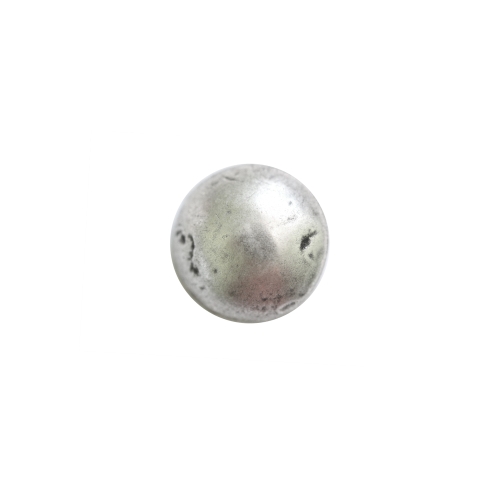 Ümar, kumera pinnaga, õrnalt lopergune, reljeefse kulunud mustriga, kannaga metallnööp, 14mm/23L