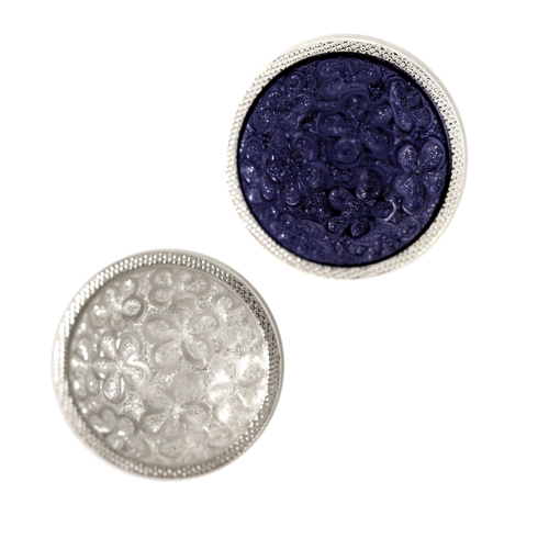 Reljeefse lillemustriga, metallümbrisega, kannaga nööp, 18mm, 28L
