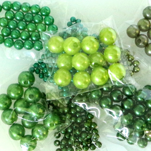 Rohelised plastpärlid
