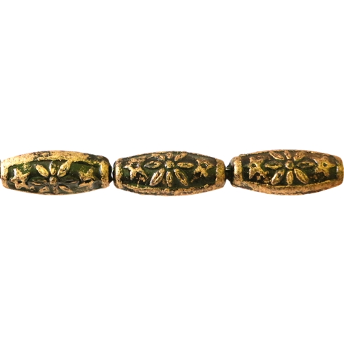 Torujas antiikse reljeefse mustriga plasthelmed 24 x 10mm