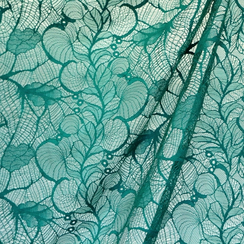 Lillemustriga, pitskangas, laineliste servadega, kupong 285x140cm