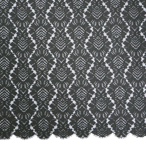 Puuvillasegu, lilleornamendiga, mõlemalt poolt lainelise ääristatud servaga, 270 x 146cm suuruses kupongina, XW050C
