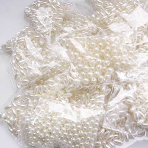 Kreemid plastpärlid