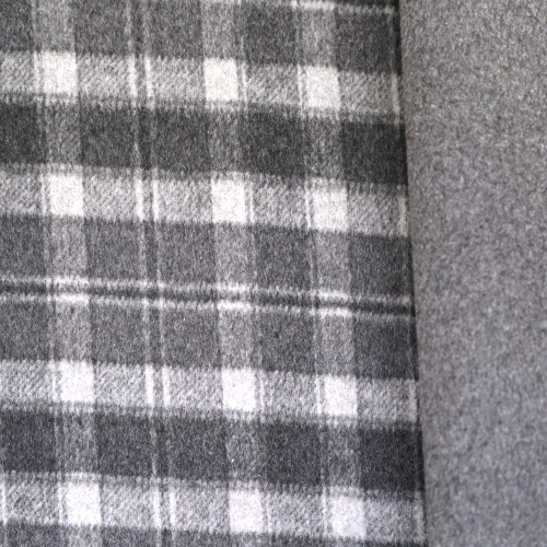 Ruudumustriga, villasegu, pehme, kahepoolselt kasutatav mantlikangas (mantelflausch) 150cm, 134.362