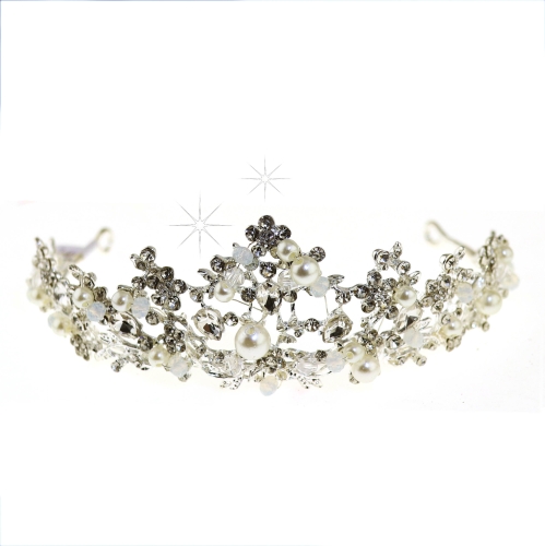 Tiara timanttikoristeilla