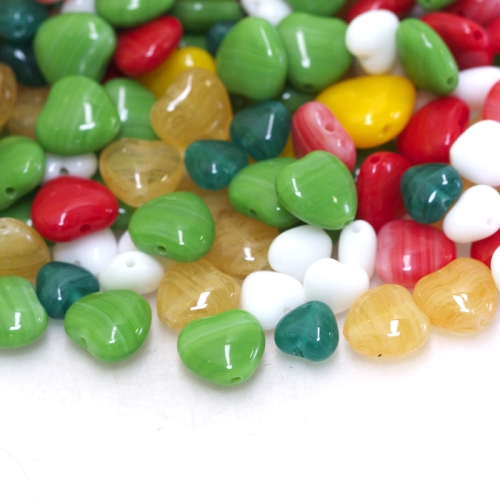 Pärlisegu Kirjudes toonides eri suurusega südamekujulistest pärlitest 5-10mm, 50/100g pakk, LL171