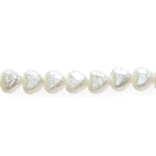 Südamekujuline lapik krobeline pärlmutter 6x4mm klaashelmes