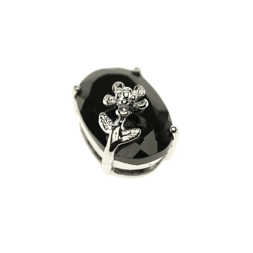 Lillelise metallümbrisega, ovaalne klaaskristallid, pikuti ja laiuti läbistatud auguga, 15x10mm