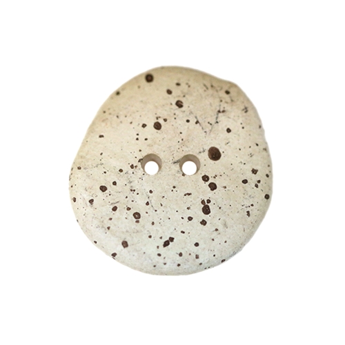 Kivinööbi taoline, täpimustriga kahe auguga plastiknööp, 28mm, 44L
