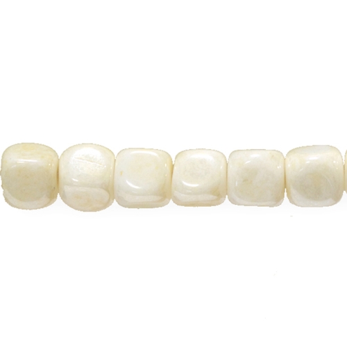 Kuubikukujuline keskelt risti läbistatud auguga (Jablonex) 7x6,5mm klaashelmes 
