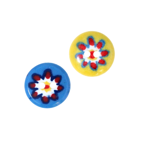 Lillemustriga, ümar, kahe auguga plastiknööp, 15mm, 24L