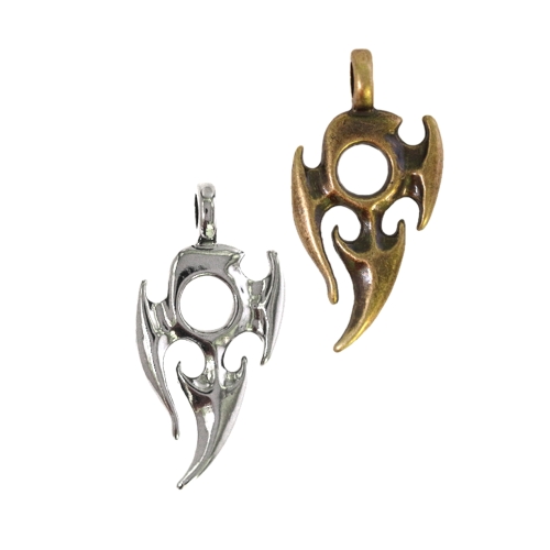 Metallist, reljeefse ornamendiga aasataolise auguga, suuruses 40x20x2mm