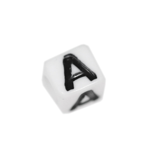 Must-valged, tähemärkidega, kuubikukujulised plastikhelmed, täht "A", 7mm