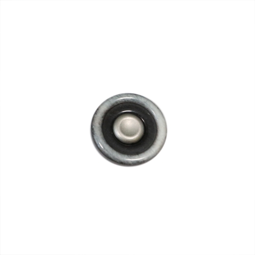 Reljeefse mustriga, metallsüdamiku ja -kannaga plastiknööp, 15mm, 24L