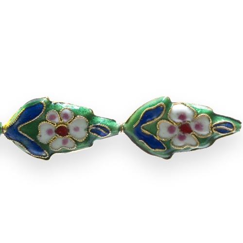 Värvilised, maalitud kuusepuu kujulised lapikud cloisonne metallhelmed 31x17x5mm