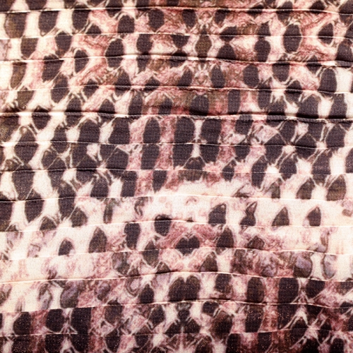 Plisseeritud polüesterkangas, kerge kuldläikega, laius 150cm