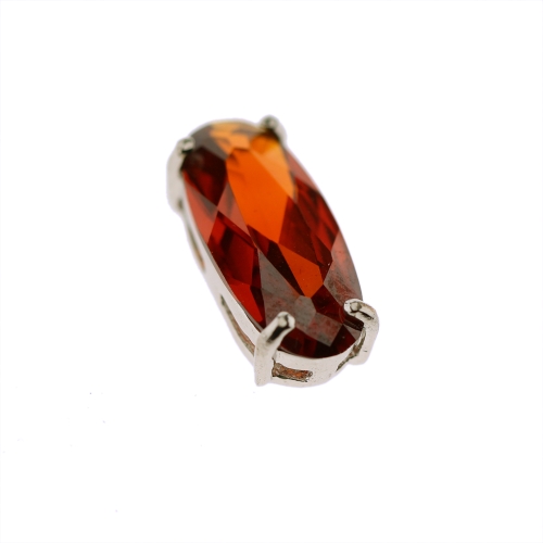 Metallümbrisega, ovaalsed klaaskristallid, pikuti ja laiuti läbistatud auguga, 18x8mm