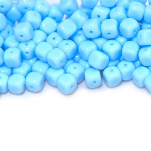 Kuubikukujuline keskelt risti läbistatud auguga (Jablonex) 5x6mm klaashelmes 