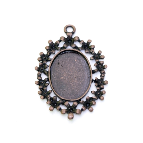 Oval Pendant Base with Flower Edge / 45 x 33mm