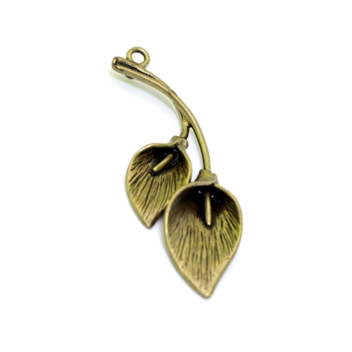 Lilleõitega (kalladega), aasaga riputis / 21 x 13mm